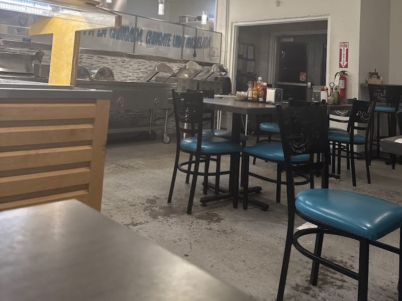El Chucoviche Mariscos interior